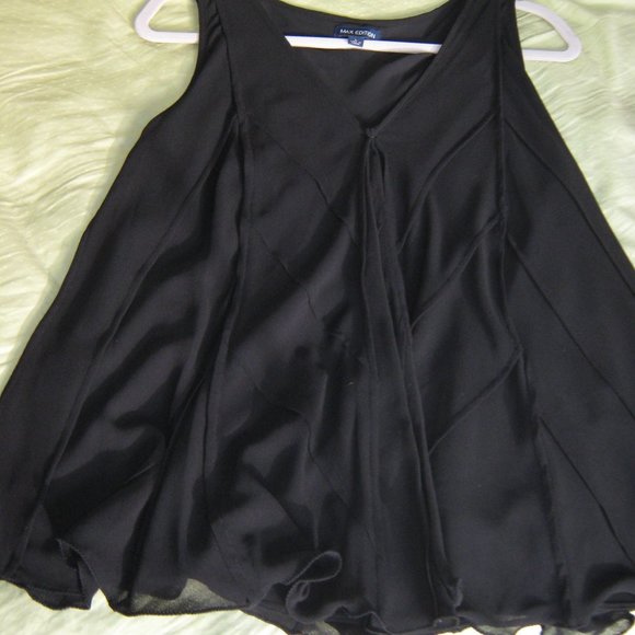Black Max Edition V-Neck Sleeveless Blouse - Picture 1 of 5